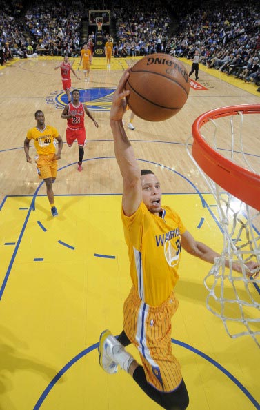 并且在篮板 并且在篮板